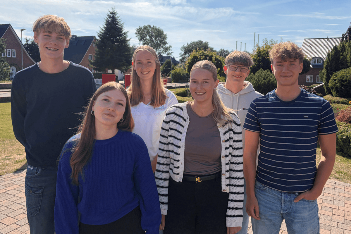 Die aktuellen Auszubildenden im Amt Mittleres Nordfriesland: Noah Petersen (von links), Femke Nissen, Bente Jürgensen, Ose Matthiesen, Tinus Erichsen und Mika Schnell. Fünf junge Menschen